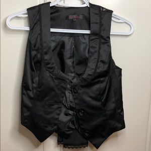 Urban behaviour vest satin black with lace ruffle